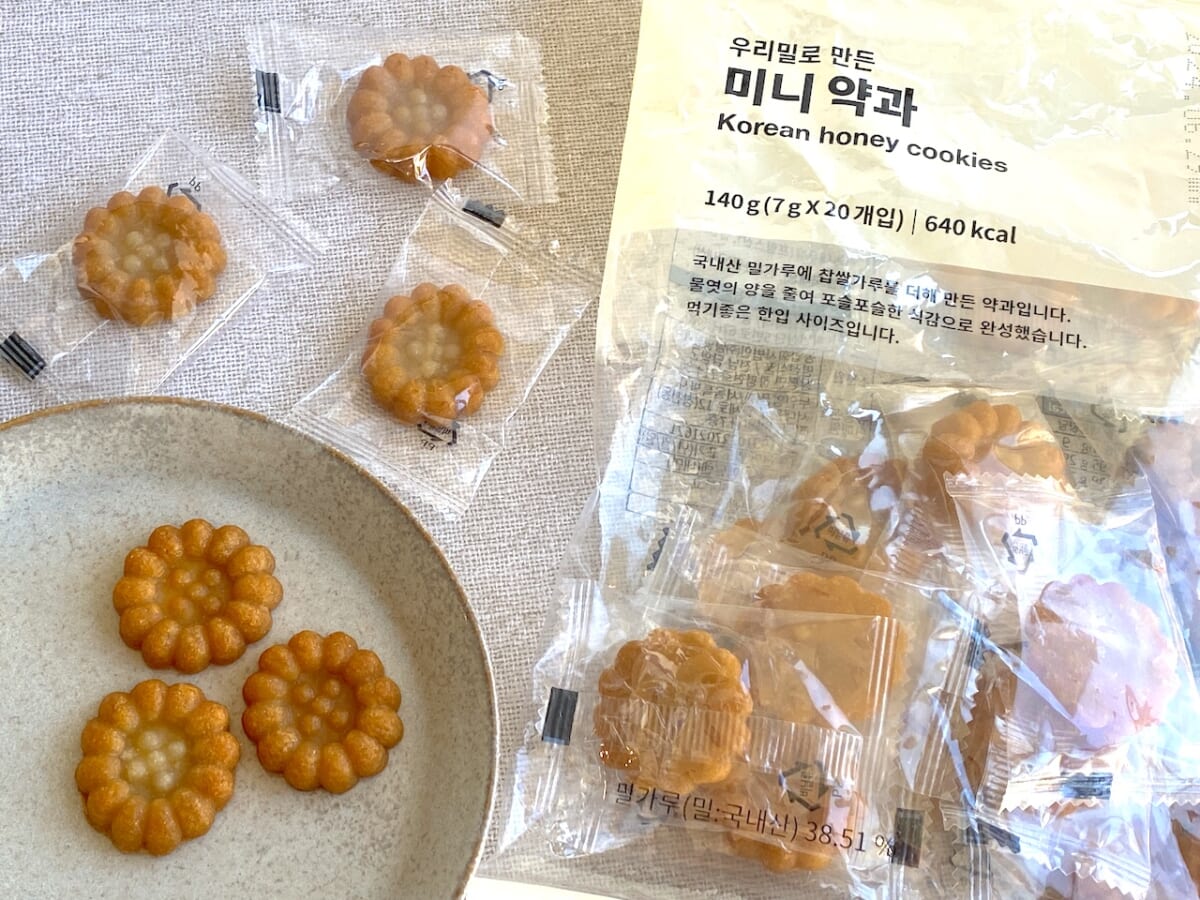 韓国　無印良品　ミニ薬菓（ヤッカ）　お土産　皿に盛ったところ