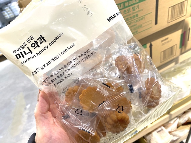 韓国　無印良品　ミニ薬菓（ヤッカ）　お土産　お菓子コーナー