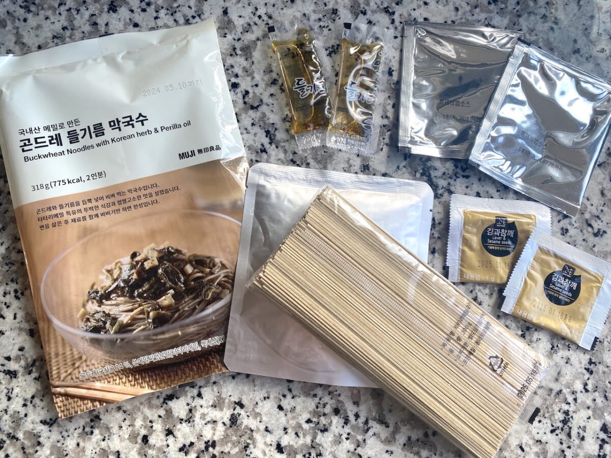 韓国　無印良品　お土産　コンドゥレエゴマ油マッククス 蕎麦冷麺 Buckwheat Noodles with Korean herb Perrilla oil　開封