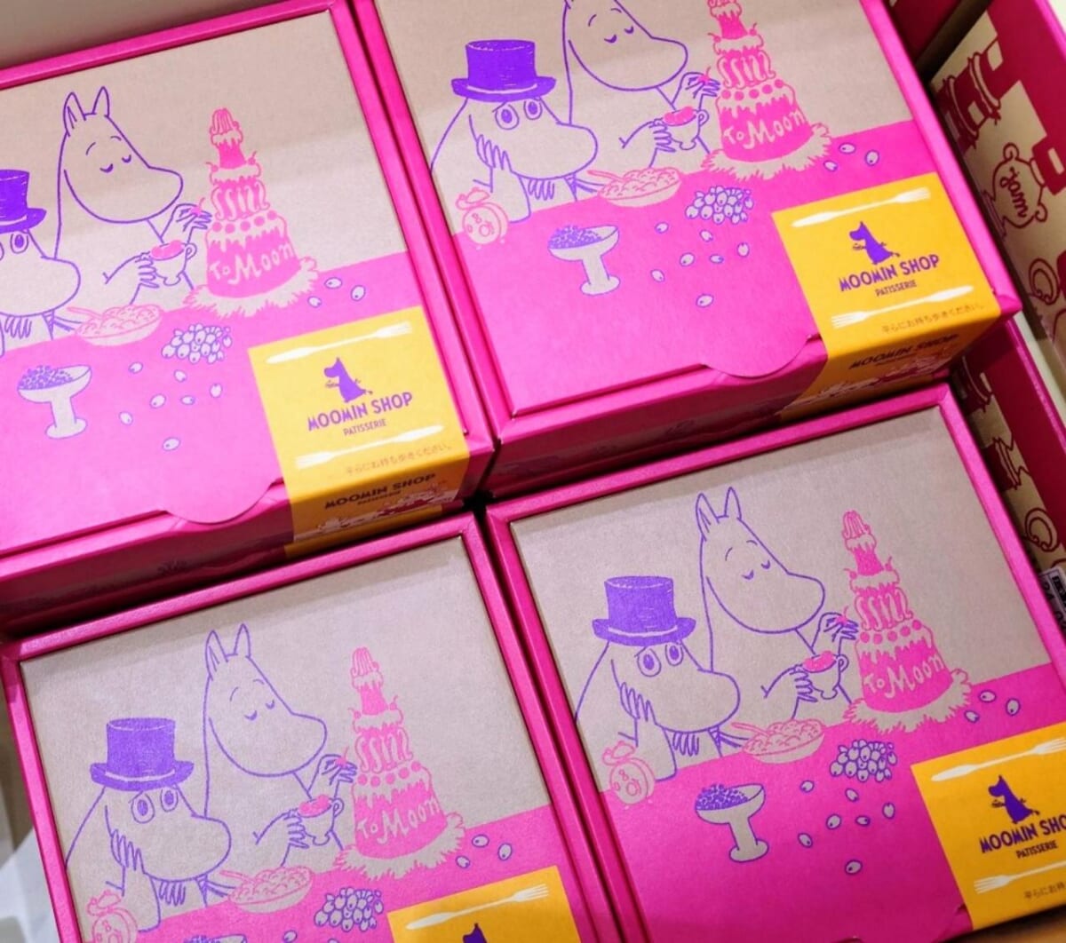 「MOOMIN SHOP PATISSERIE」（東京都千代田区・大丸東京店）、クランベリーのショコラケーキ（BOX）