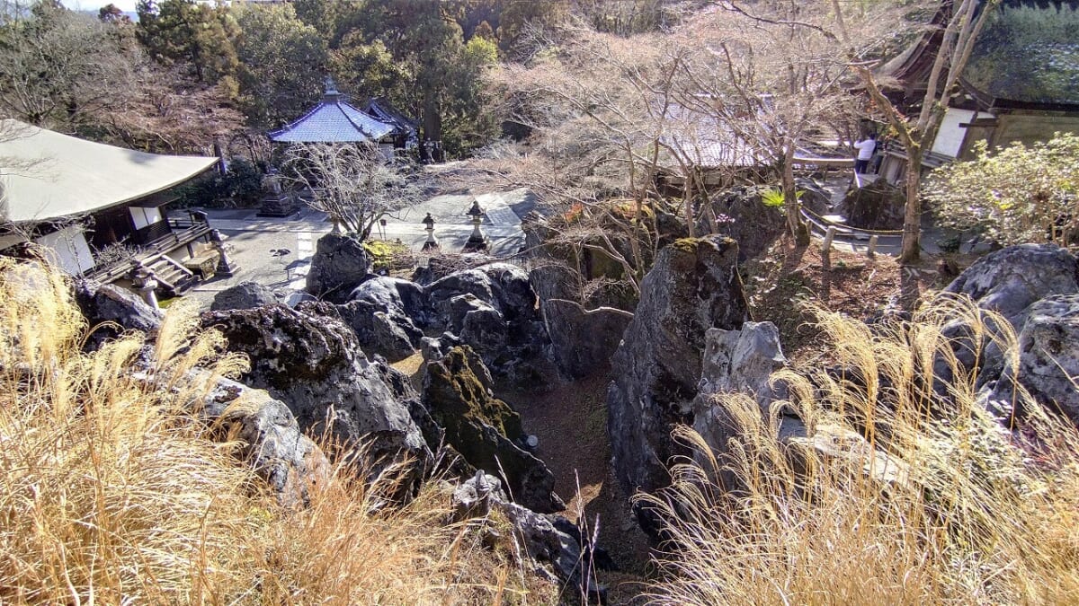 石山寺硅灰石天然記念物2