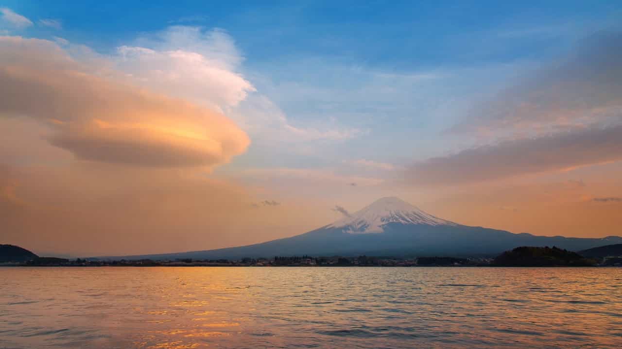 富士山のそばのつるし雲