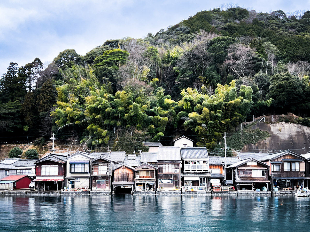 【海の京都「伊根町」を歩く】美しくノスタルジックな伊根の舟屋は宿泊もできる｜もうひとつの京都