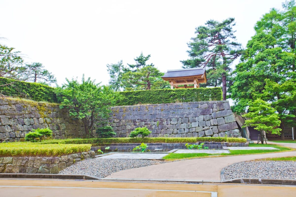 福井県　福井城 城跡の中央に残る天守台