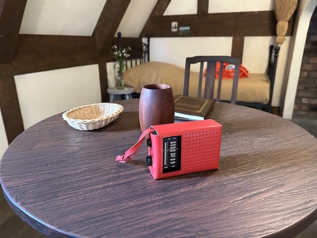 ジブリパーク　グーチョキパン屋　屋根裏　赤いラジオ