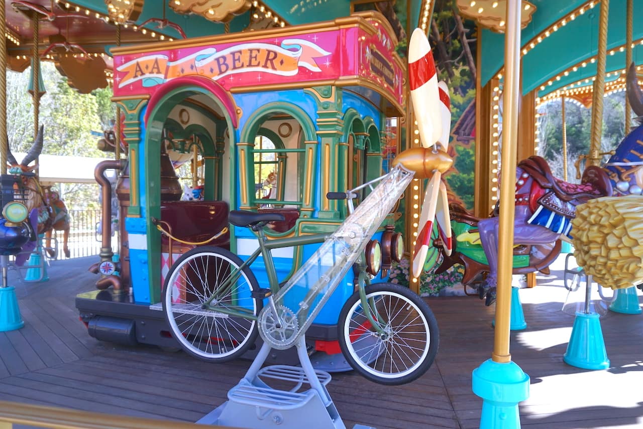 メリーゴーランド　魔女の宅急便　トンボ　プロペラ付きの自転車