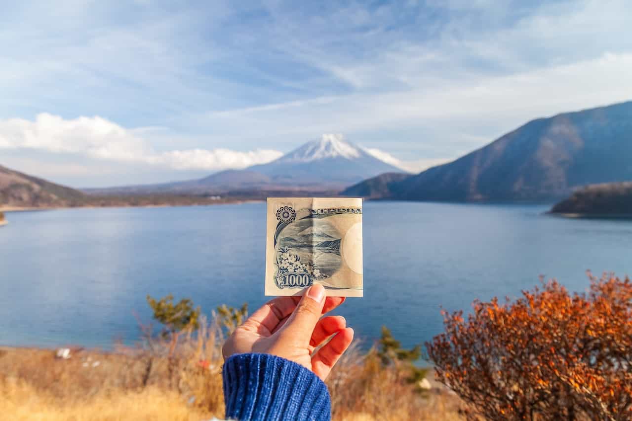 本栖湖と千円札