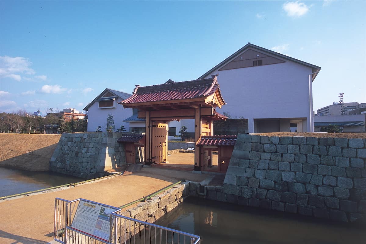 福井市立郷土歴史博物館 福井城の舎人門の遺構が復元