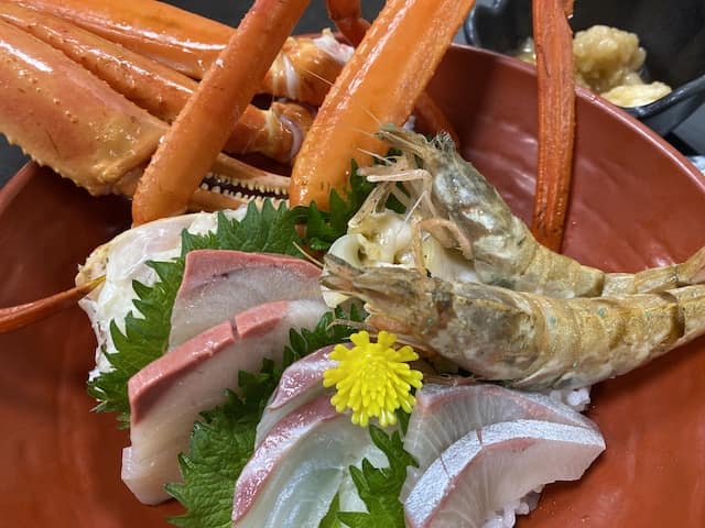 お食事処 かねいち　お魚屋さんの海鮮丼 1,750円　王道海鮮丼