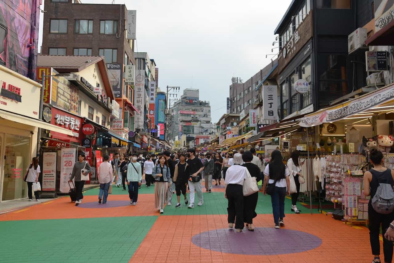 韓国ソウル弘大の街並み