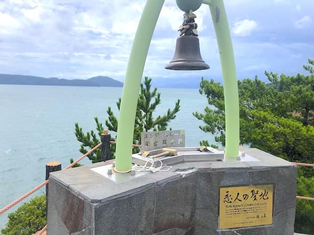香川県　小豆島　エンジェルロード　恋人の聖地の鐘