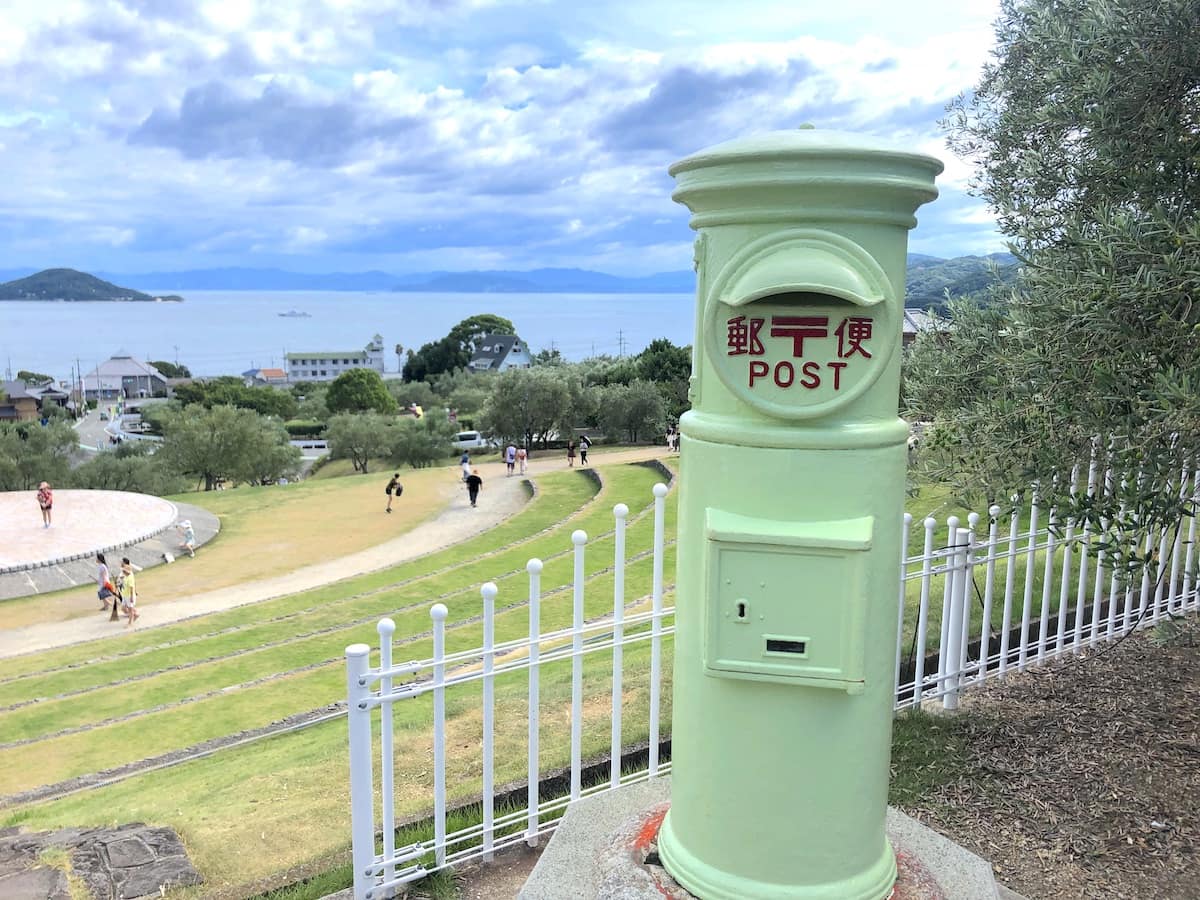 香川県　小豆島　オリーブ公園　幸せのオリーブ色のポスト