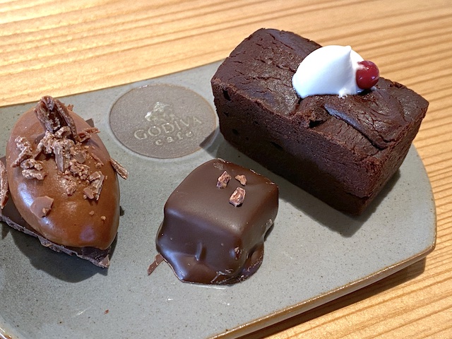 GODIVA×福井県のイブニングパーティー　チョコレートムース　ガトーショコラ　羽二重・チョコレート2