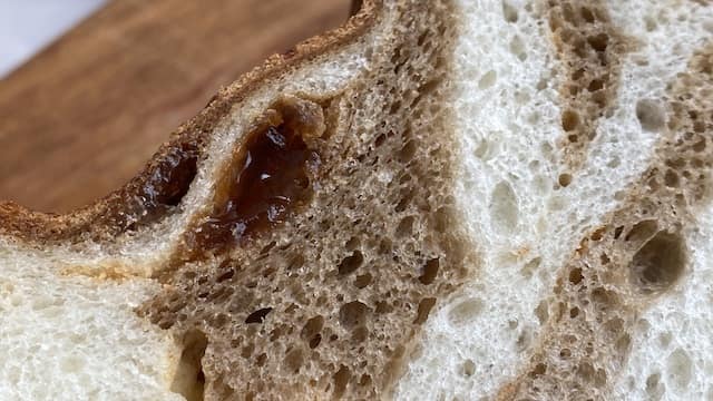 食パンにきな粉とわらび餅をサンド