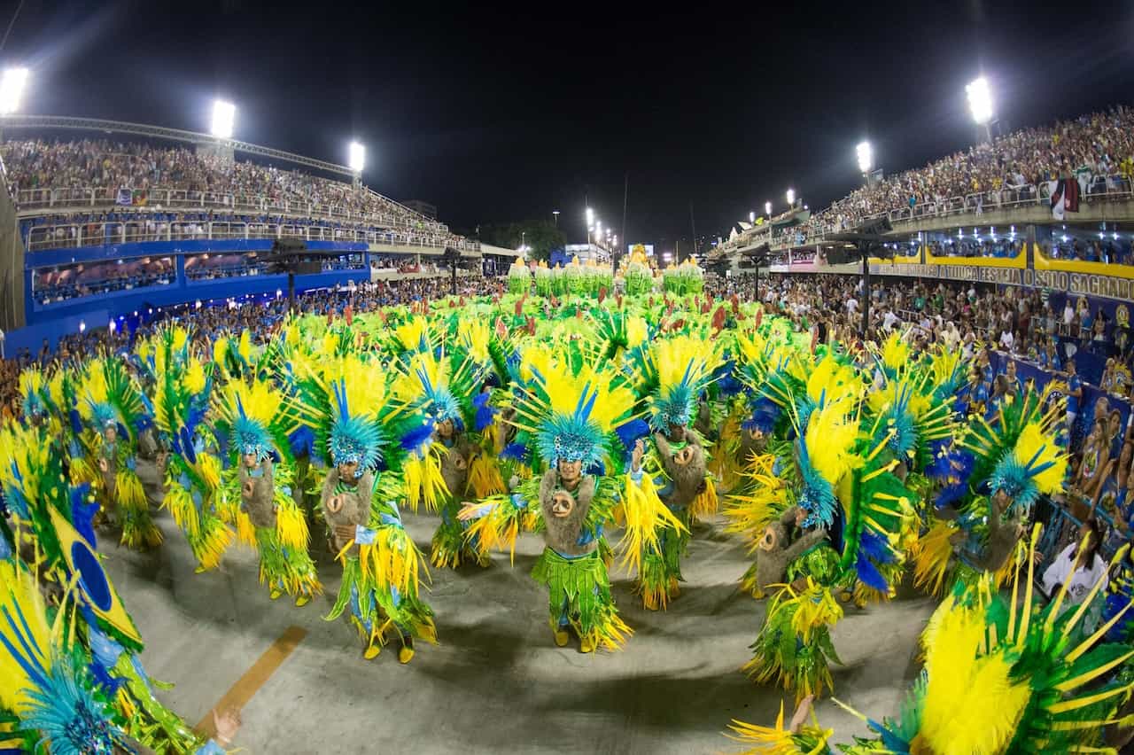 リオのカーニバルのパレード