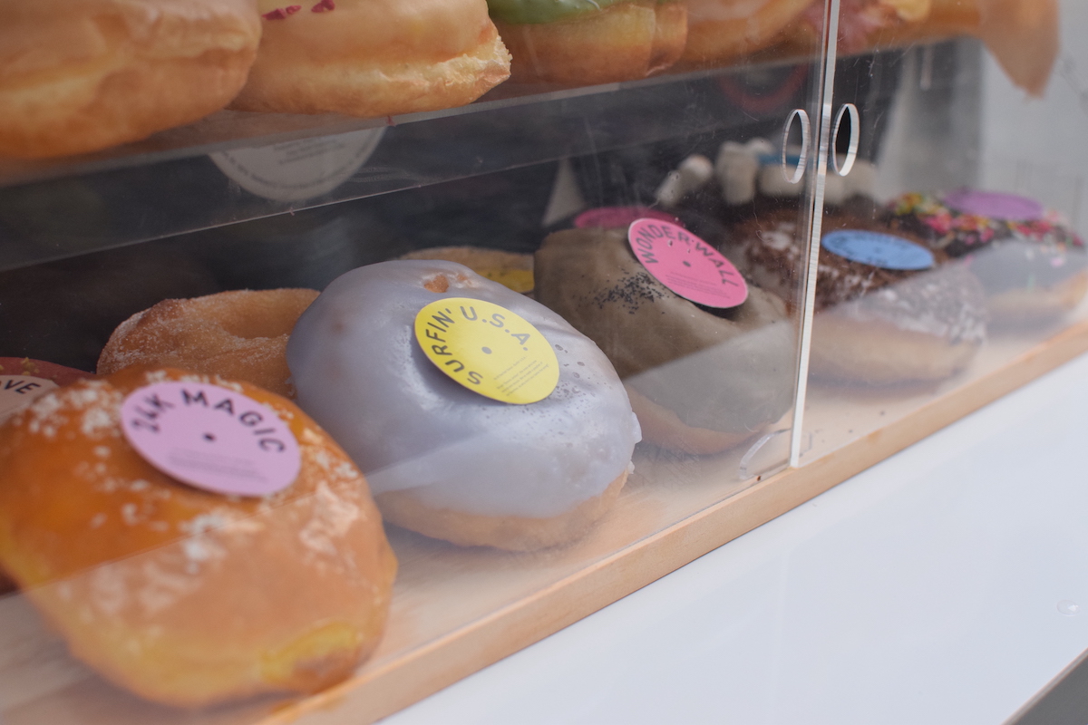Donuts Jockey 「レコードショップのようなドーナツ専門店」渋谷　初台 ショーケース