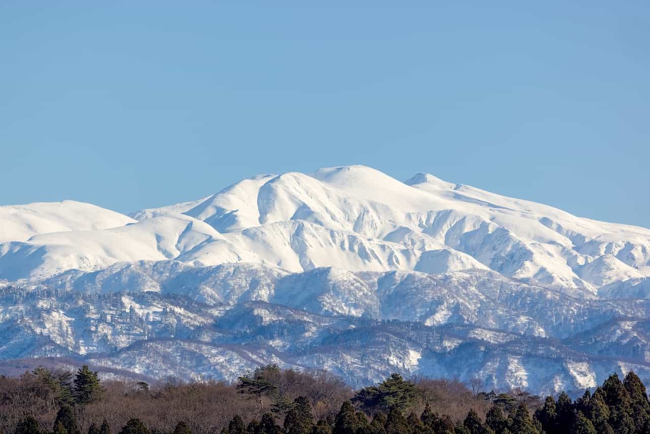 石川県から見た雪の白山