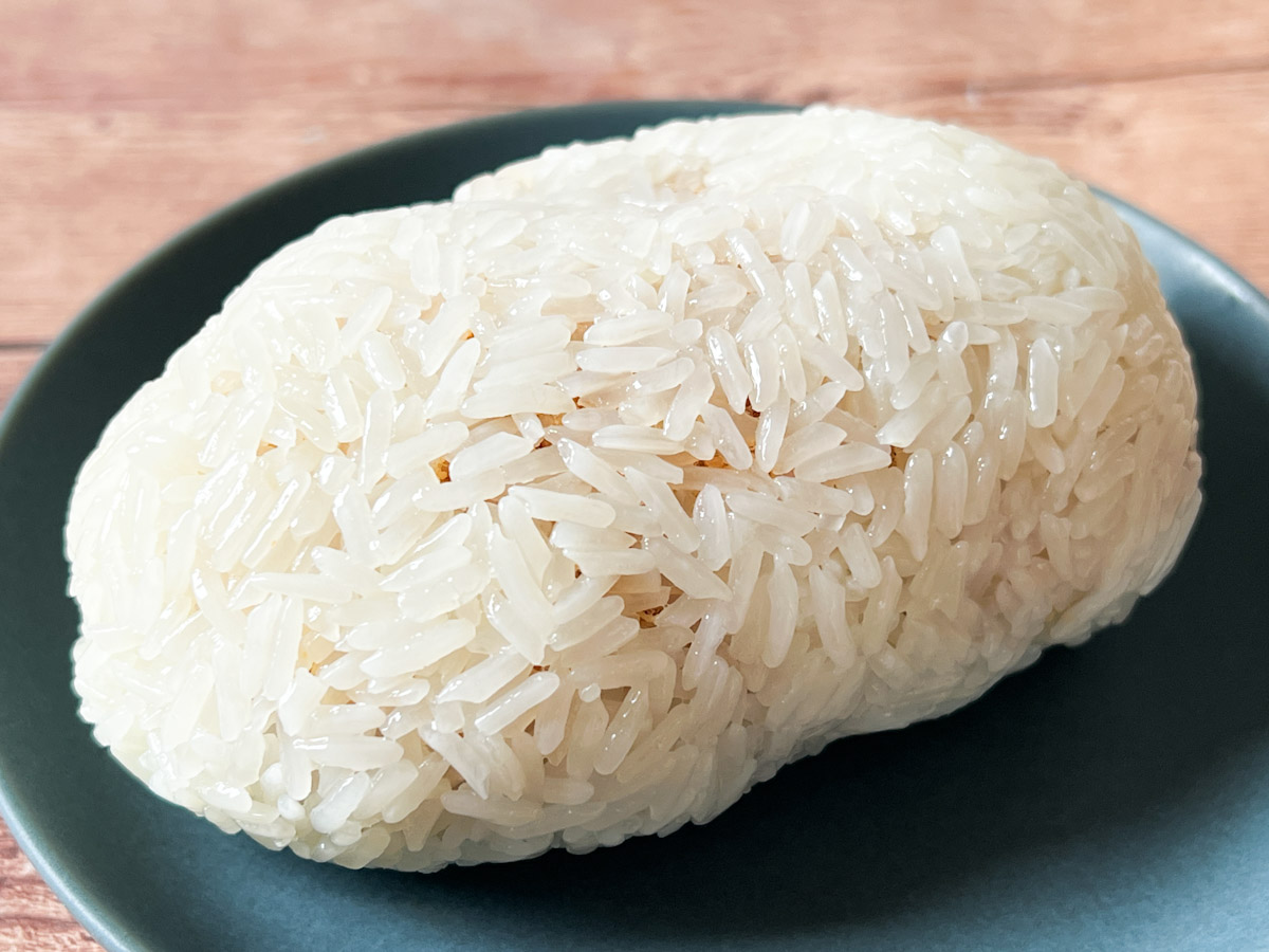 もち米を使ったぎゅっとした見た目の「香腸飯糰」