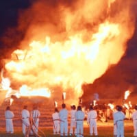 「さきたま火祭り」の「古代住居炎上」