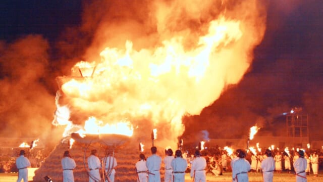 「さきたま火祭り」の「古代住居炎上」