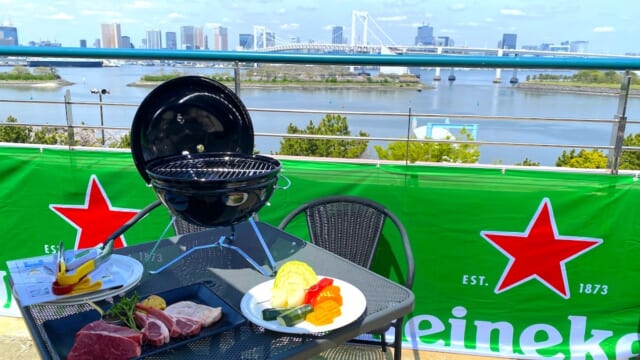 【シズラーのbbq】お台場・オーシャンビューのテラスで絶品bbq！体験ルポ｜アクアシティお台場 Tabizine～人生に旅心を～ 
