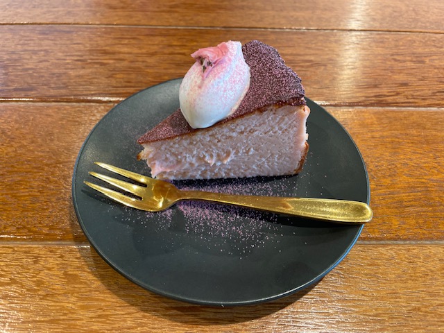 桜のバスクチーズケーキ