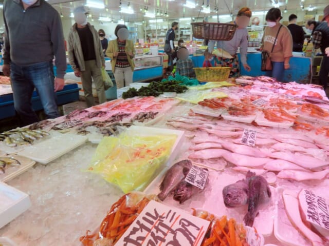 那珂湊おさかな市場に並ぶ新鮮な魚
