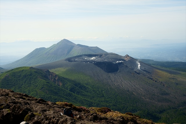 高千穂峰　御鉢の火口