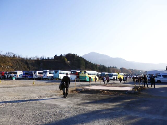 道の駅の南方に聳える武甲山