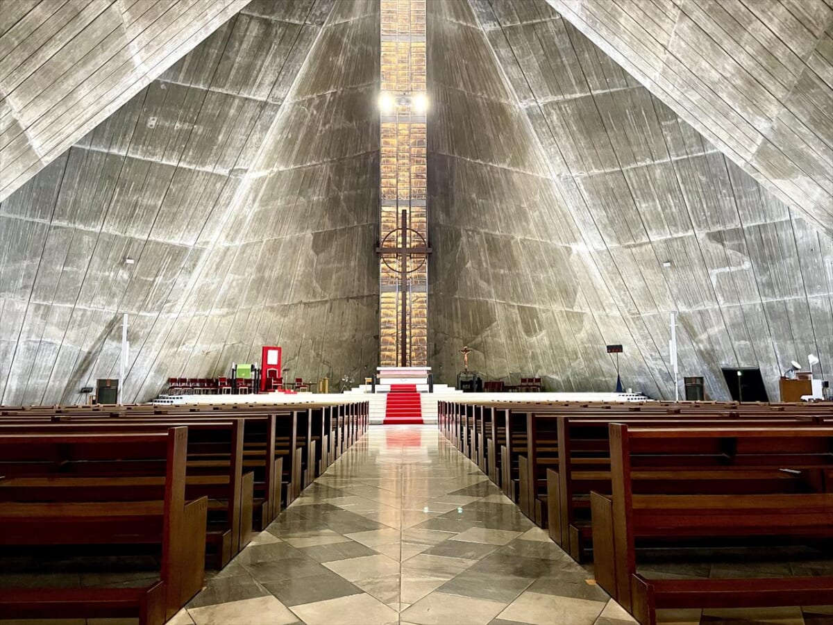 【異世界に誘う建築美の教会】丹下健三設計「東京カテドラル聖マリア大聖堂」を訪問