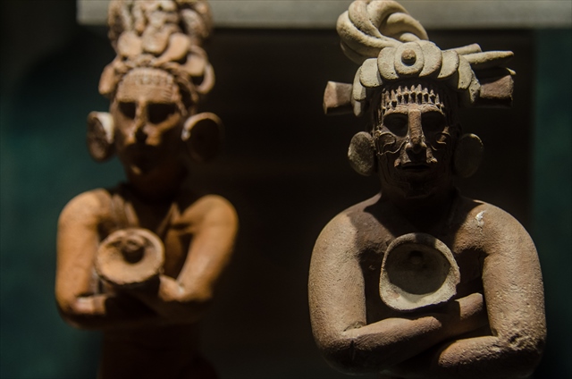 マヤ文明の石像