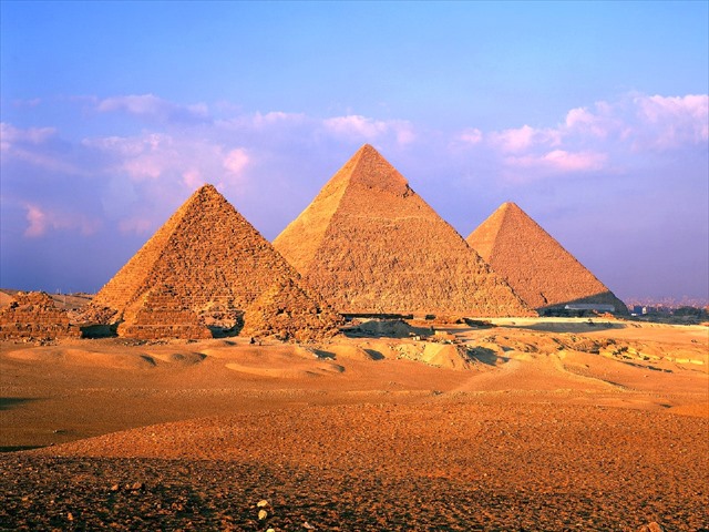 ギザの三大ピラミッド　トップ画像