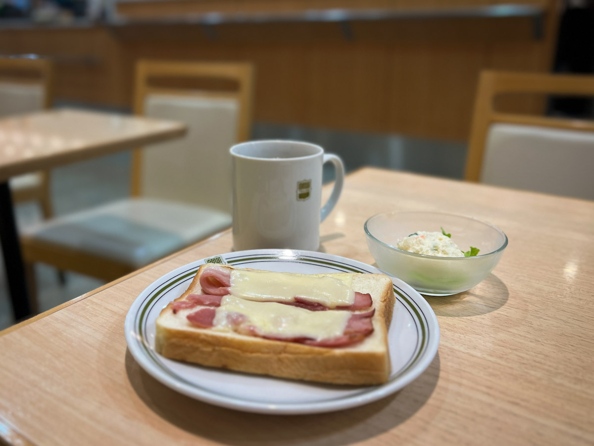 「コーヒーサロン・タカセ」のハムチーズトーストセット