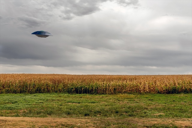 日本三大UFO　麦畑の上を浮遊する未確認飛行物体