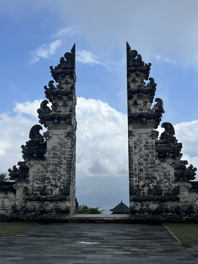 ランプヤン寺院　バリ島　天国の門