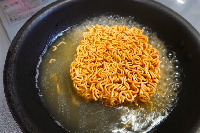 ホンコン焼きそば　調理風景