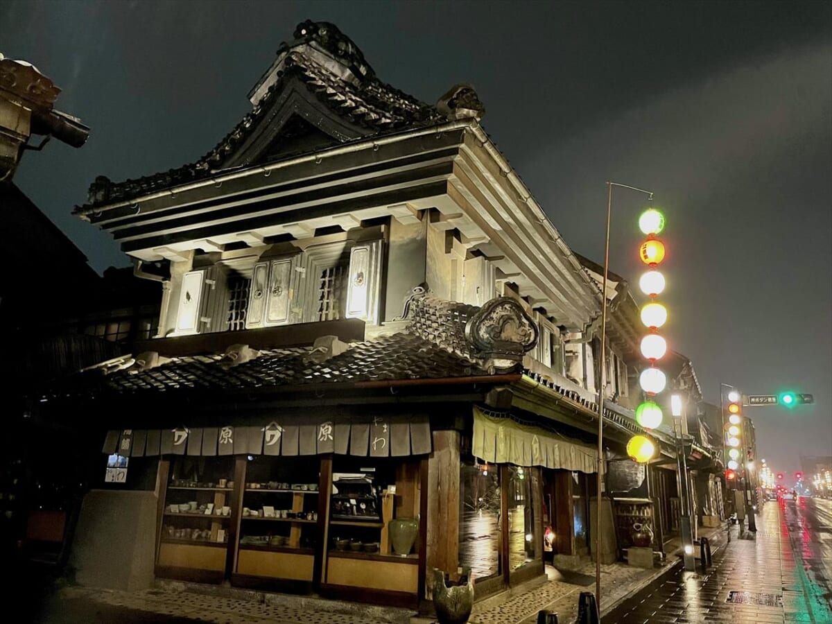 【小江戸・川越の夜景】人気観光地の知られざる一面・灯りに照らされる蔵造りの街並みを探訪