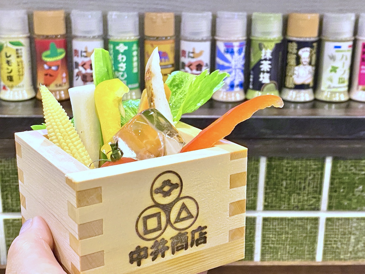 10種のオリジナル塩で食べる野菜と肉がうまい！「塩・酒・肴 中井商店」渋谷アクシュ