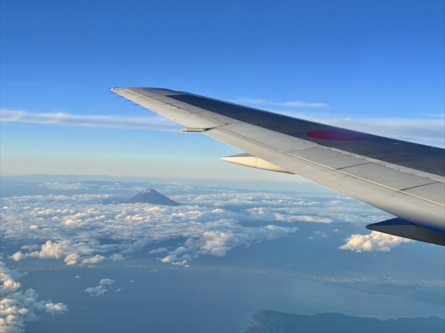 飛行機から見える富士山