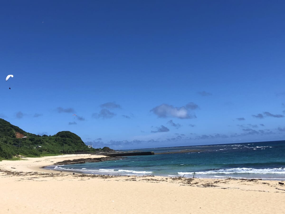 ハートロックがある海岸