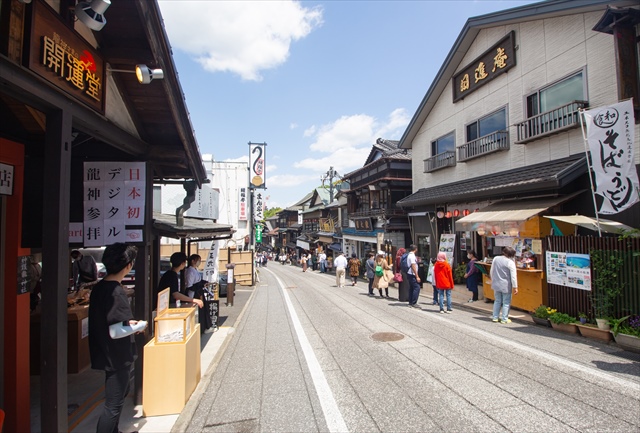 成田駅からの参道