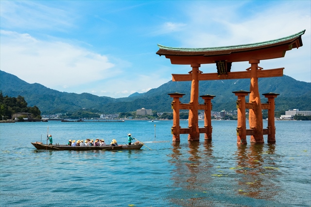 厳島神社大鳥居　海上