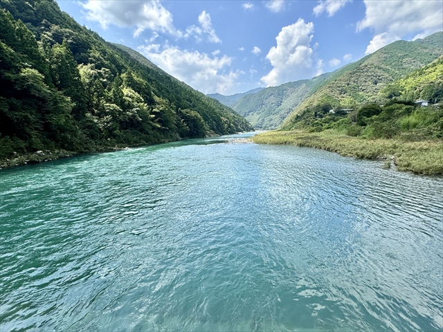 浅尾沈下橋から見た川面