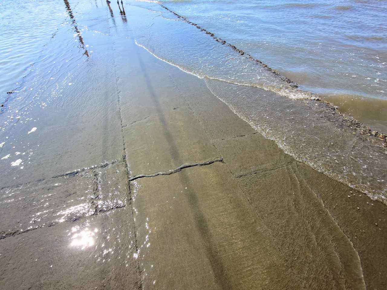 熊本県宇土市・住吉海岸公園「長部田海床路」海への道3