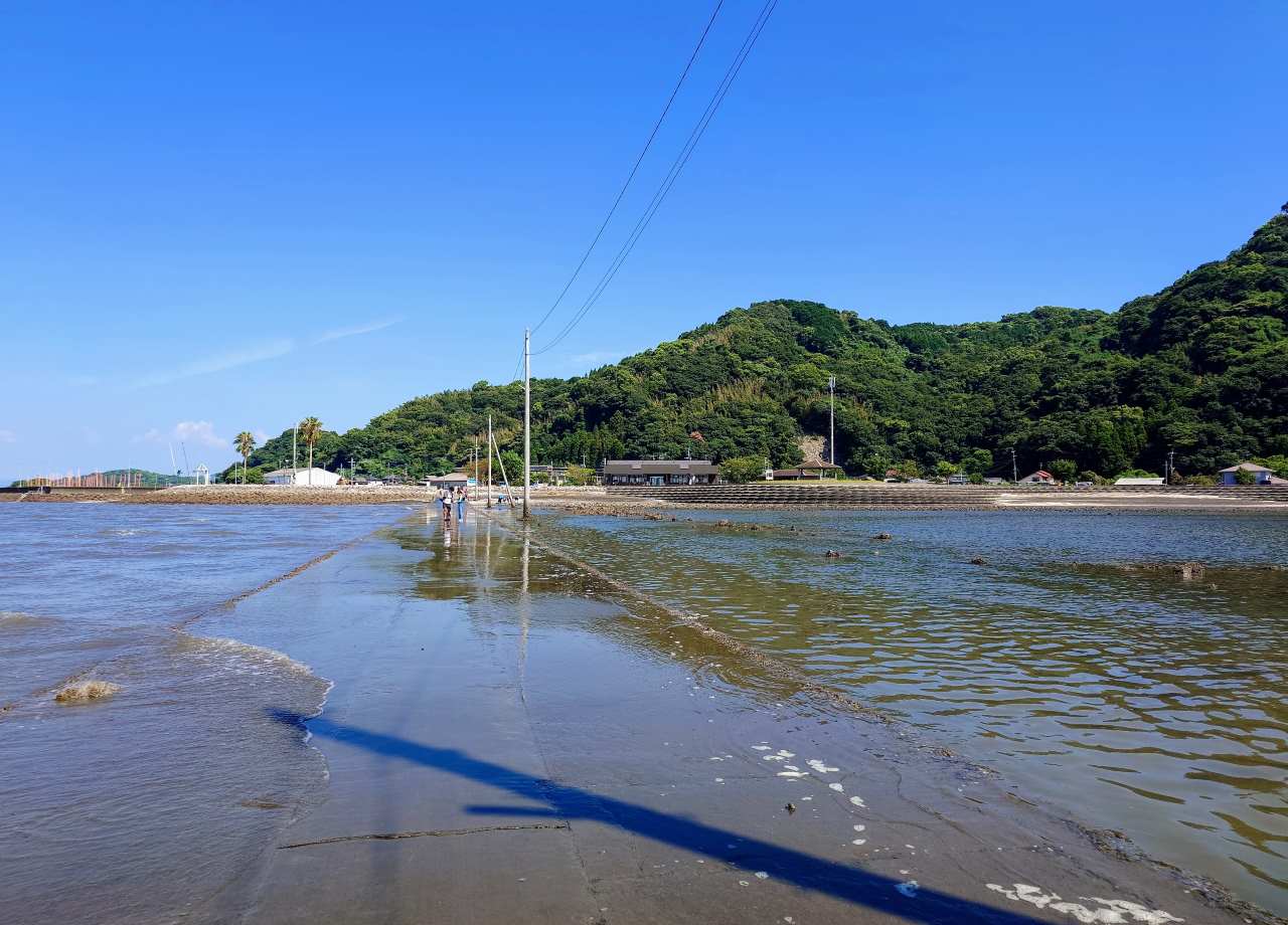 熊本県宇土市・住吉海岸公園「長部田海床路」沖からの眺め