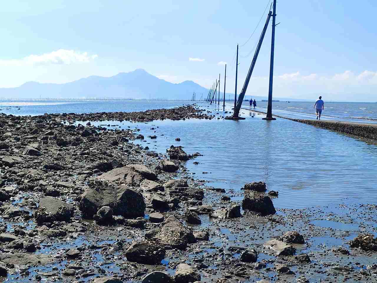 熊本県宇土市・住吉海岸公園「長部田海床路」潮が引いた浜