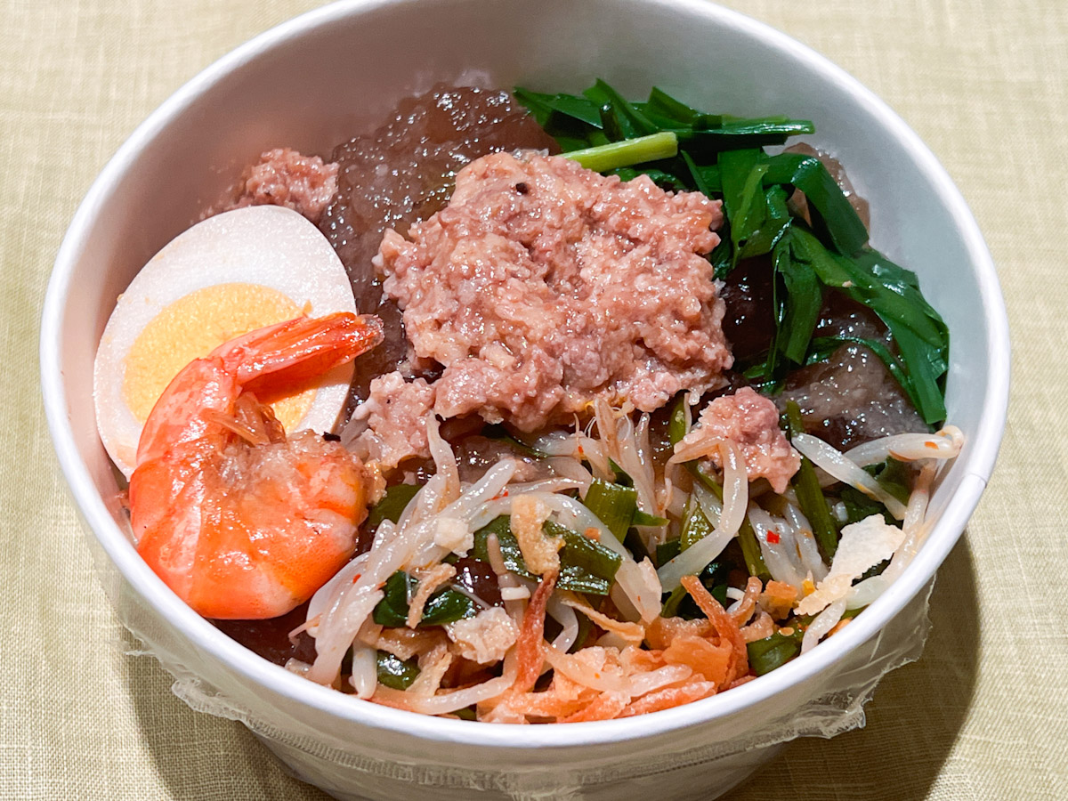 盛られた「台湾風担仔麺」