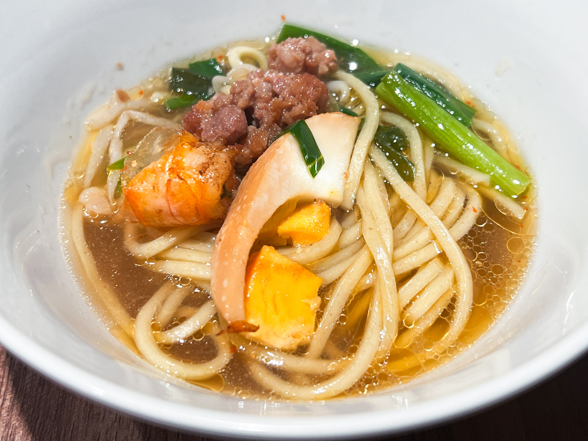 お皿に盛られた「台湾風担仔麺」