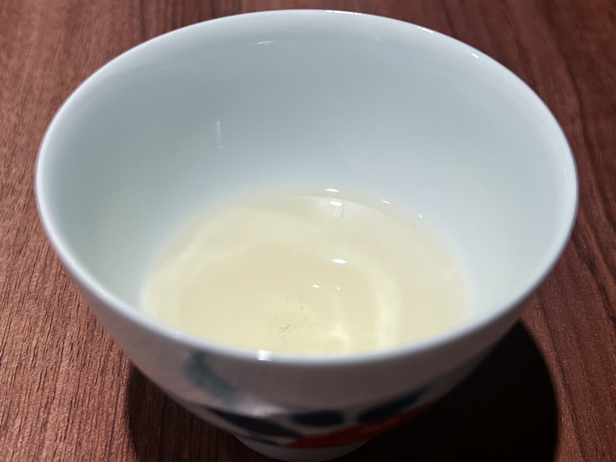 茶器に入った「凍頂烏龍茶」