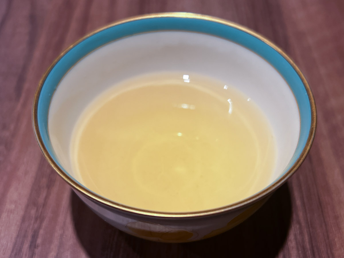 茶器に入った「ジャスミン茶」